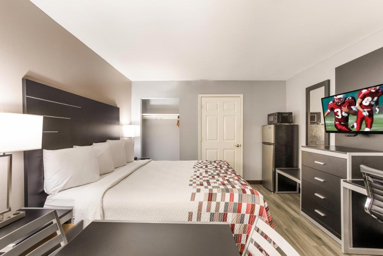 Red Roof Inn & Suites Athens, Al Екстериор снимка