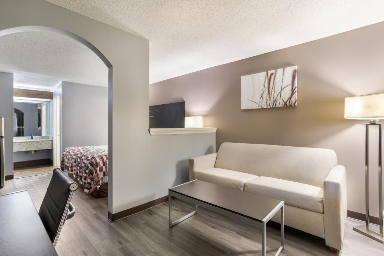 Red Roof Inn & Suites Athens, Al Екстериор снимка