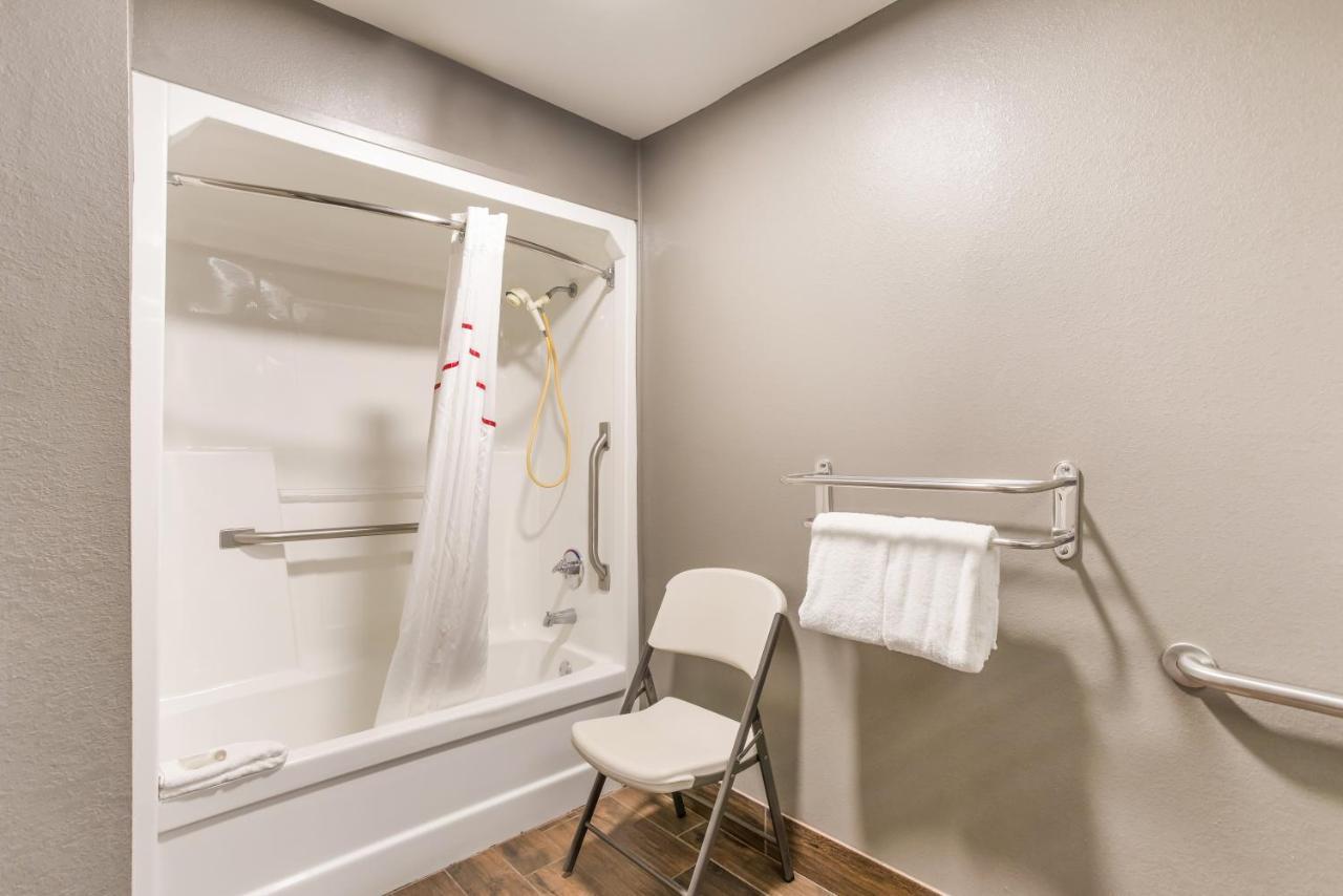 Red Roof Inn & Suites Athens, Al Екстериор снимка
