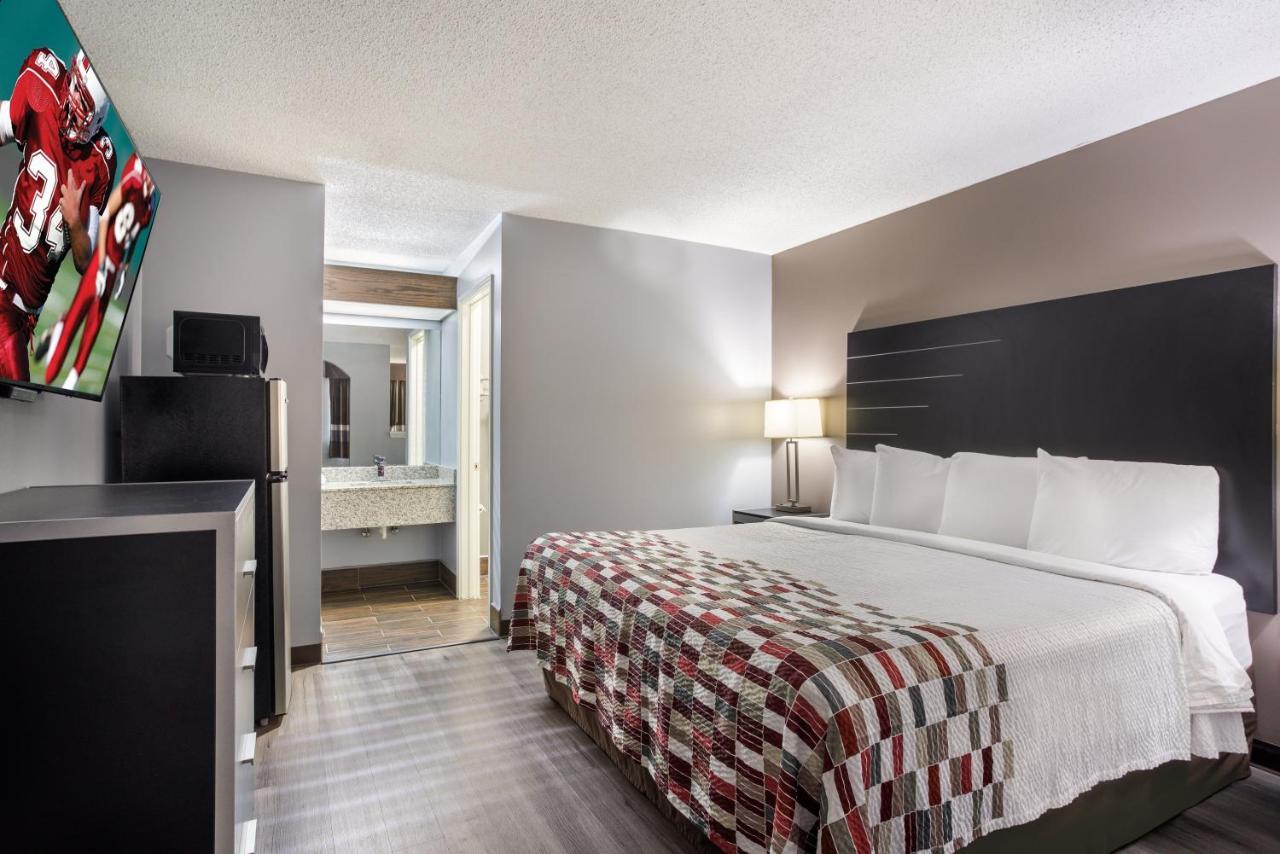 Red Roof Inn & Suites Athens, Al Екстериор снимка