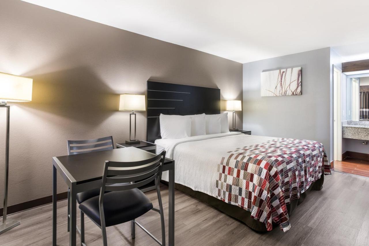 Red Roof Inn & Suites Athens, Al Екстериор снимка