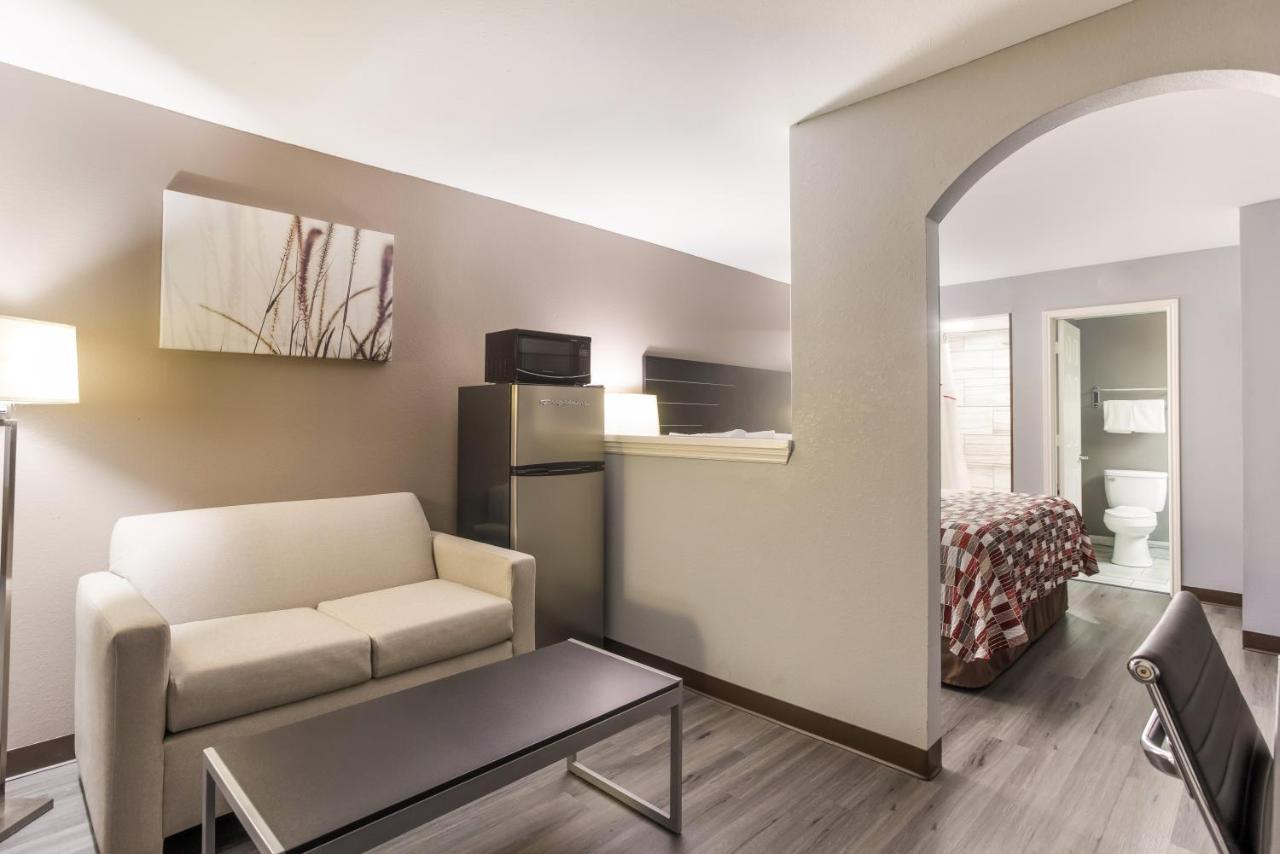 Red Roof Inn & Suites Athens, Al Екстериор снимка