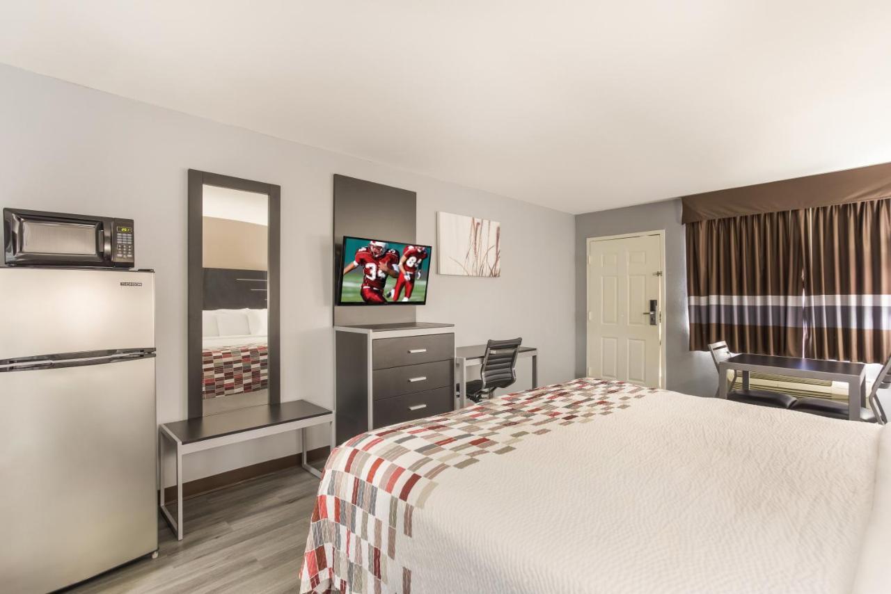 Red Roof Inn & Suites Athens, Al Екстериор снимка