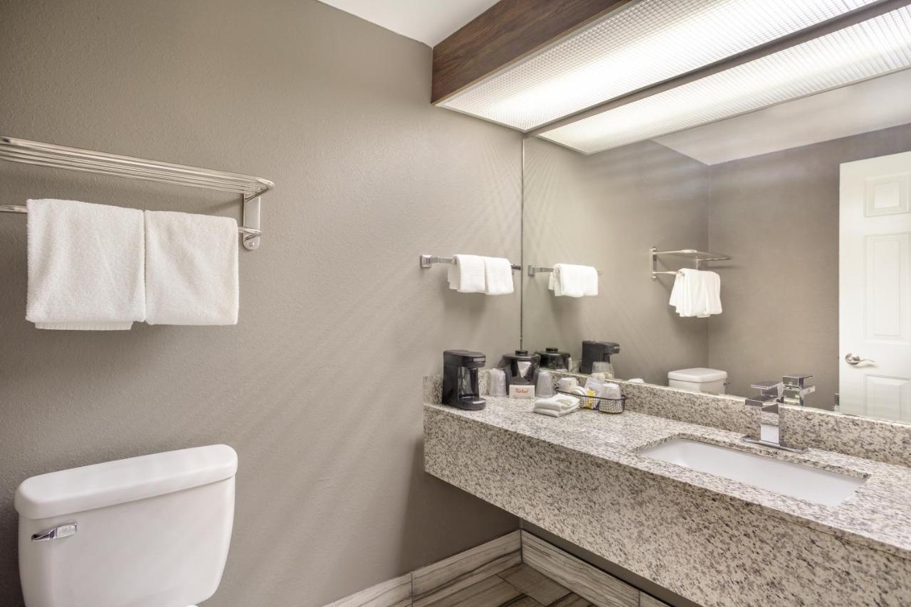 Red Roof Inn & Suites Athens, Al Екстериор снимка