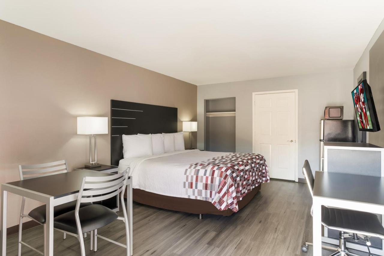Red Roof Inn & Suites Athens, Al Екстериор снимка