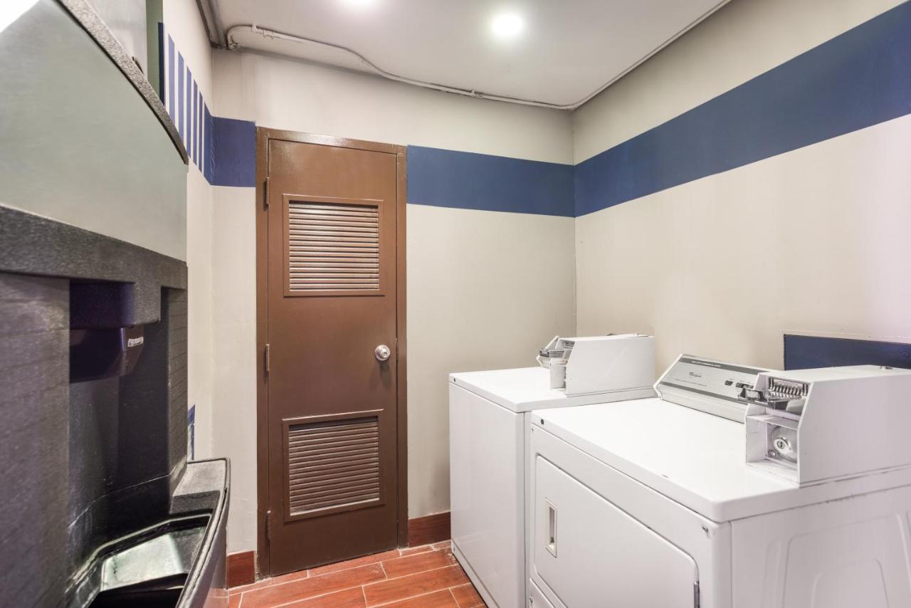Red Roof Inn & Suites Athens, Al Екстериор снимка