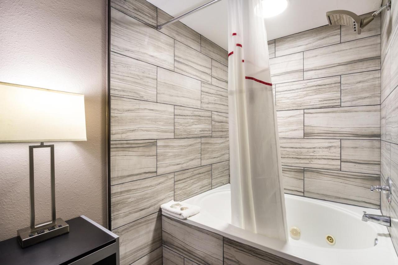 Red Roof Inn & Suites Athens, Al Екстериор снимка